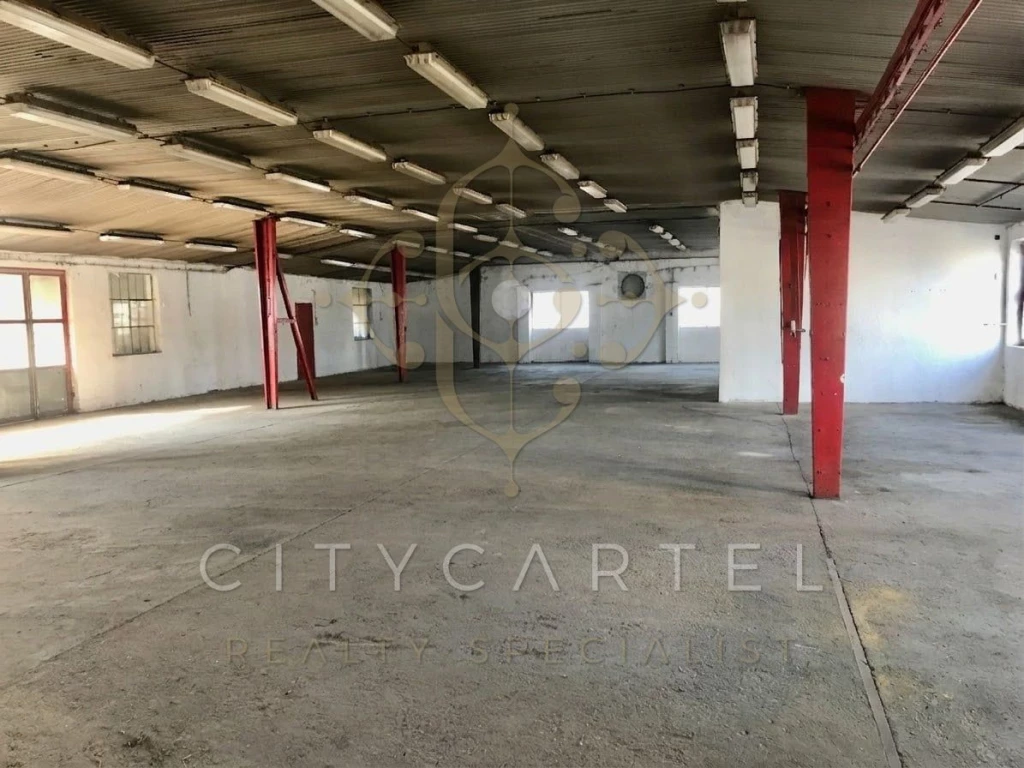 Dunaföldváron belterületi iparcsarnok eladó!