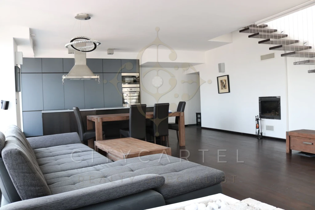 PANORÁMÁS, PENTHOUSE, ÚJSZERŰ LAKÁS A BELVÁROSBAN!