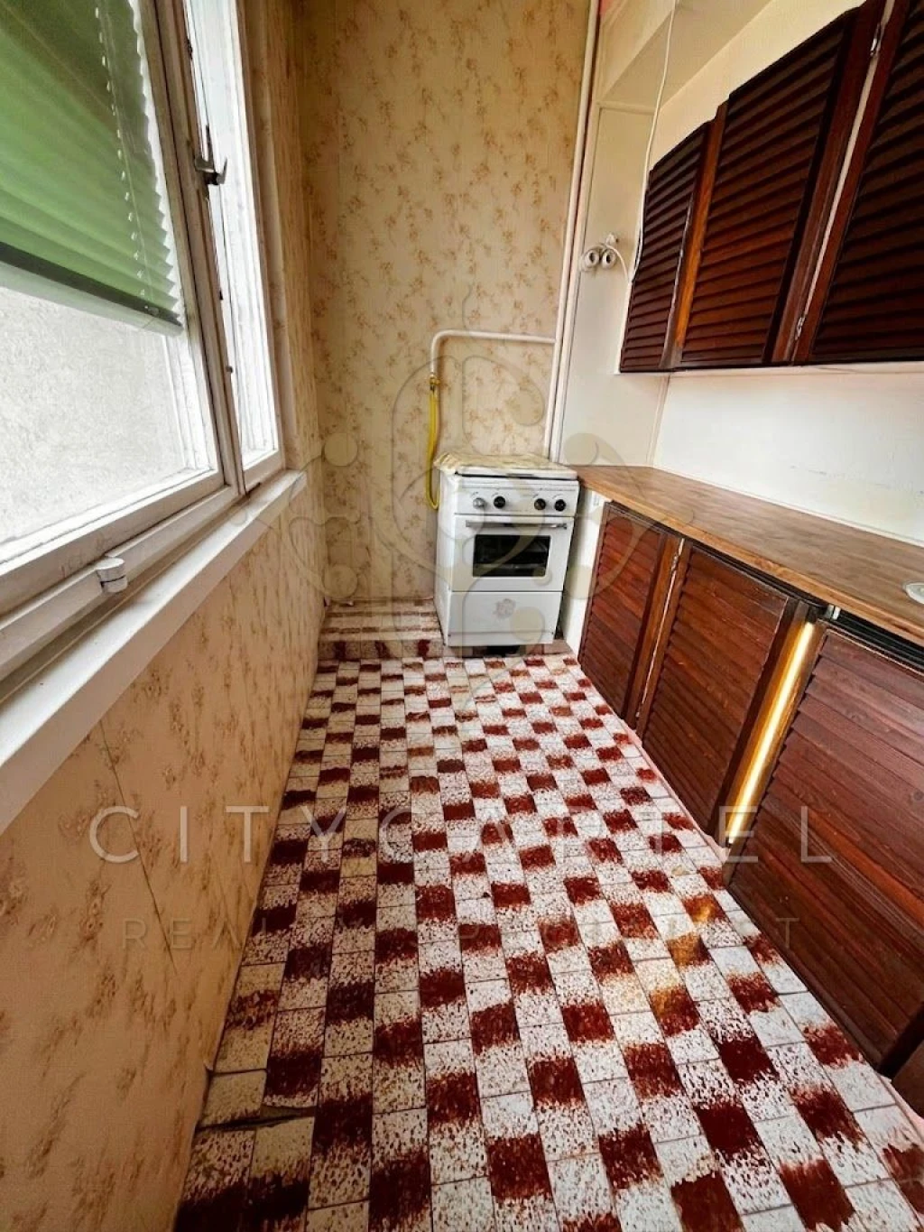 Panorámás, erkélyes lakás eladó Dunaújváros centrumában!