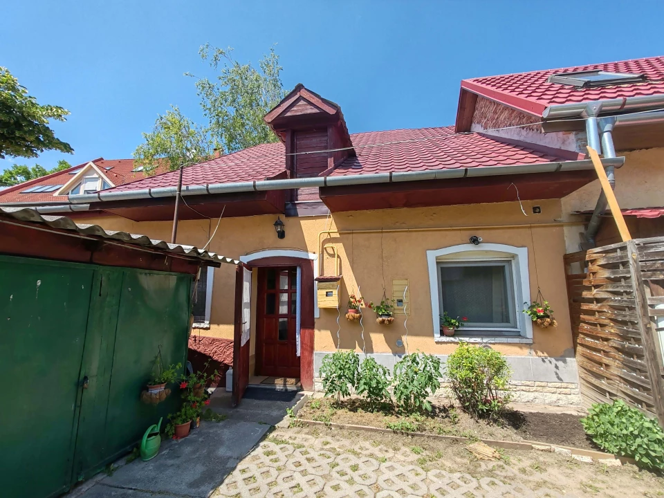 For sale part of a house property, Debrecen, Tanító utca
