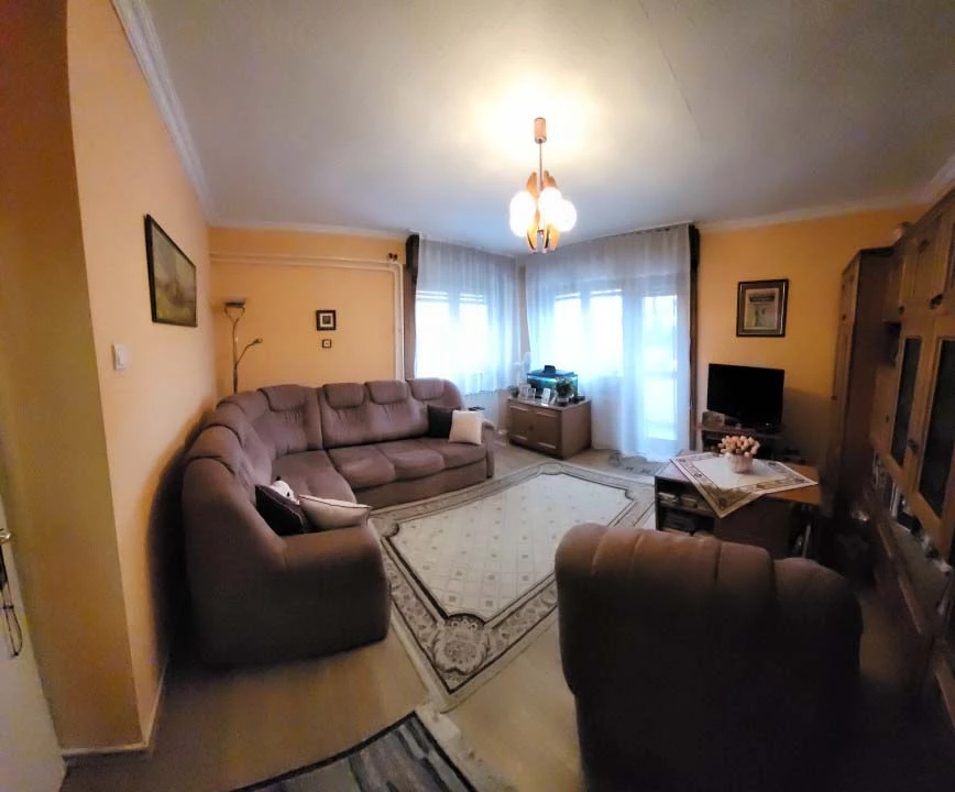 Eladó téglalakás, Debrecen