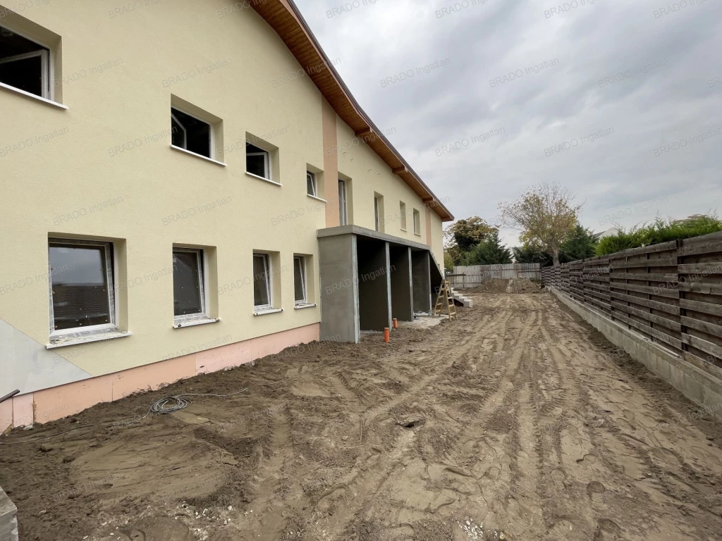 A ZOMBIK NEM TUDNAK ÚSZNI, VEGYÉL LAKÁST CSEPELEN !!!