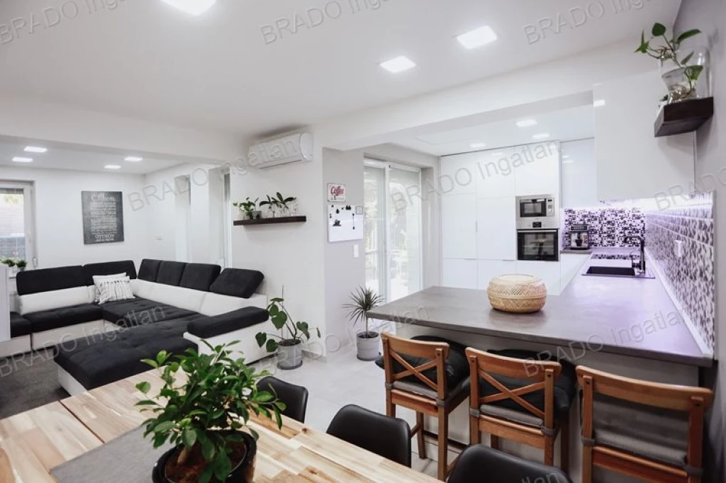 VECSÉSEN LUXUS MINŐSÉGŰ, DUPLA KOMFORTOS IKERHÁZ