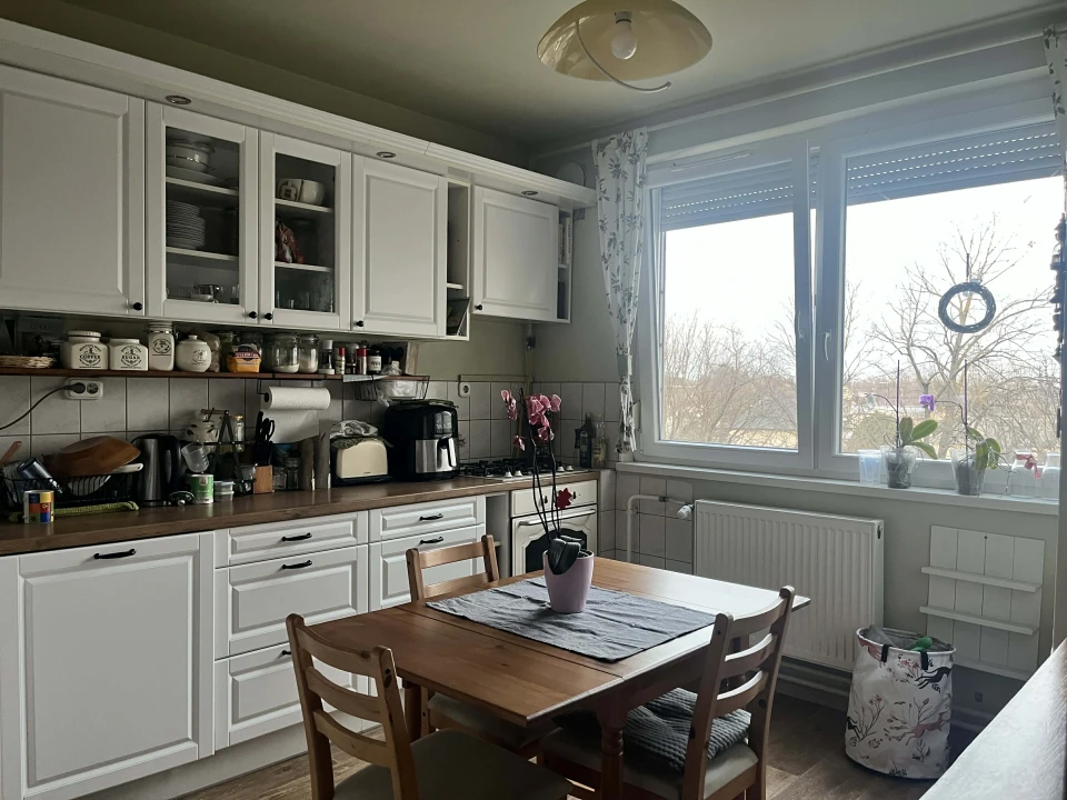 Eladó panellakás, Debrecen