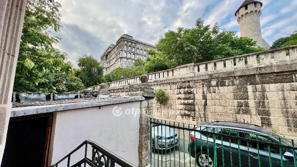 For sale brick flat, Budapest I. kerület