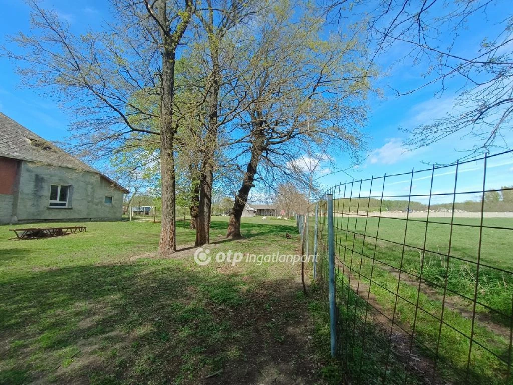 For sale house with a garden, Bugyi