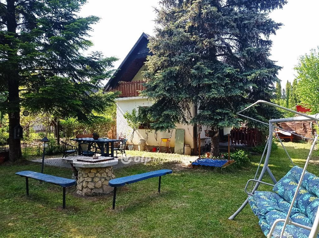 For sale house with a garden, Tass