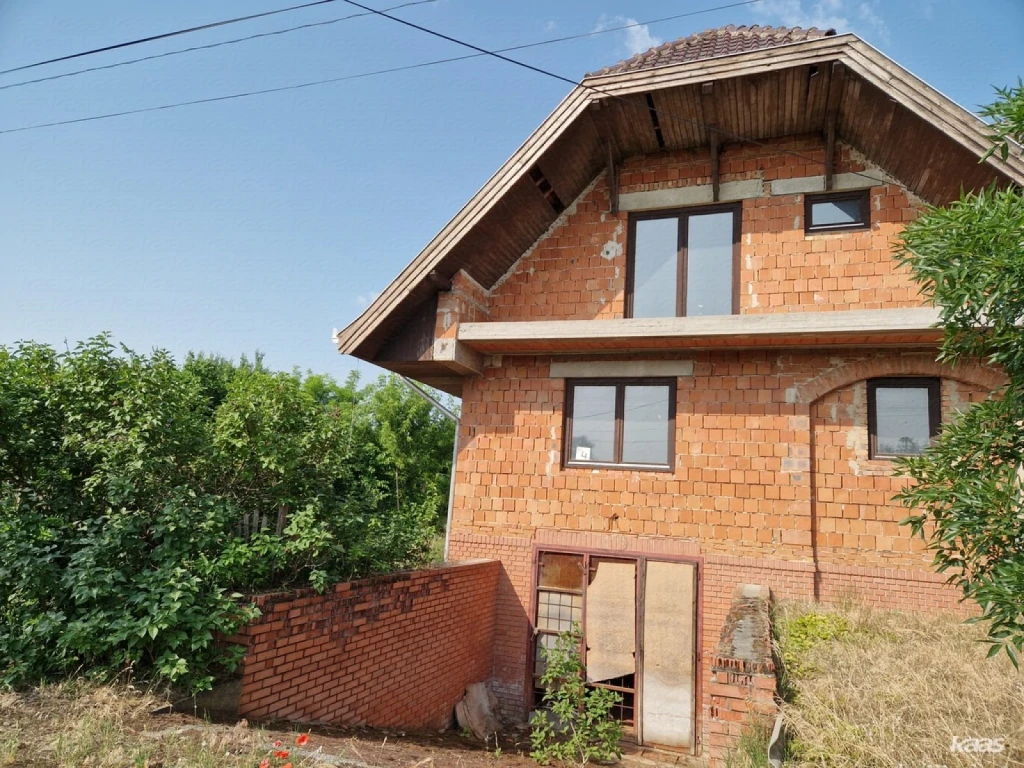 Mórahalmi tanya | Belterület mellett, kitűnő helyen 1,4ha területtel családi ház eladó