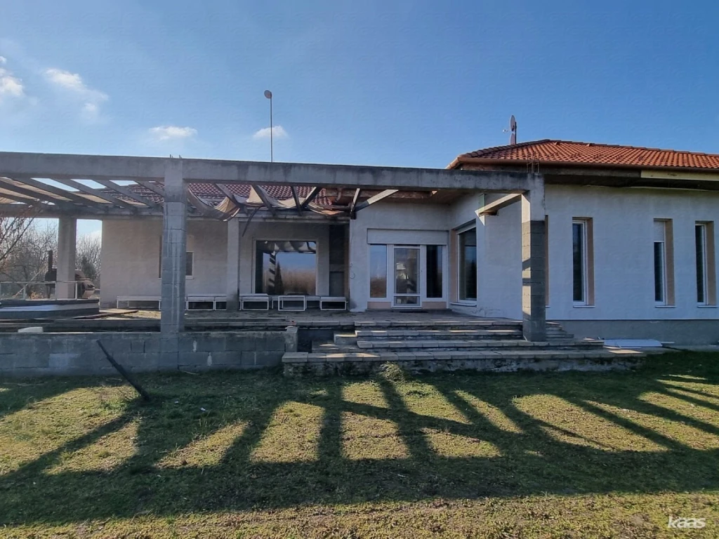 üdülőtanya | E5 ös út mellett