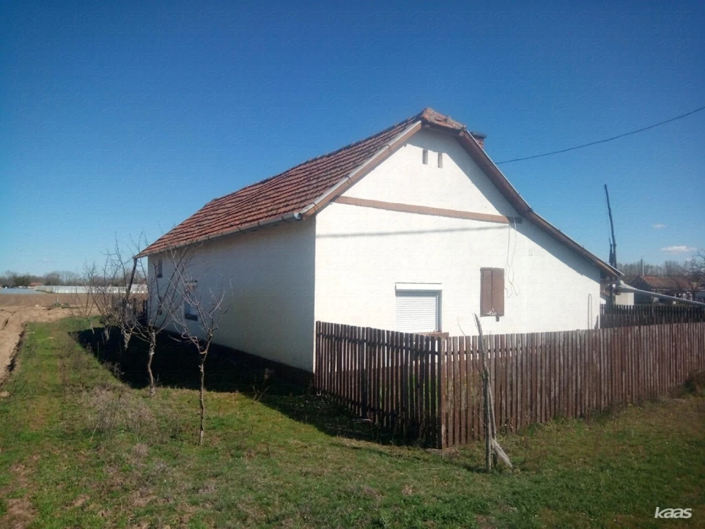 Tanya | 2 szobás, 84 nm-es tanya melléképületekkel