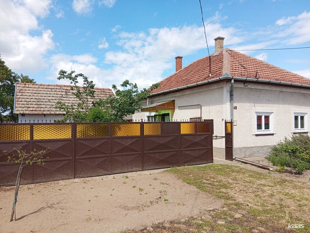 Családi ház | 2 szobás, 58 nm-es családi ház, 1444 nm-es telken