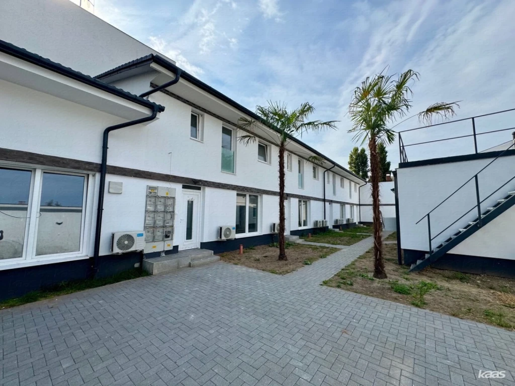 Új építésű lakás+50 m2 kert