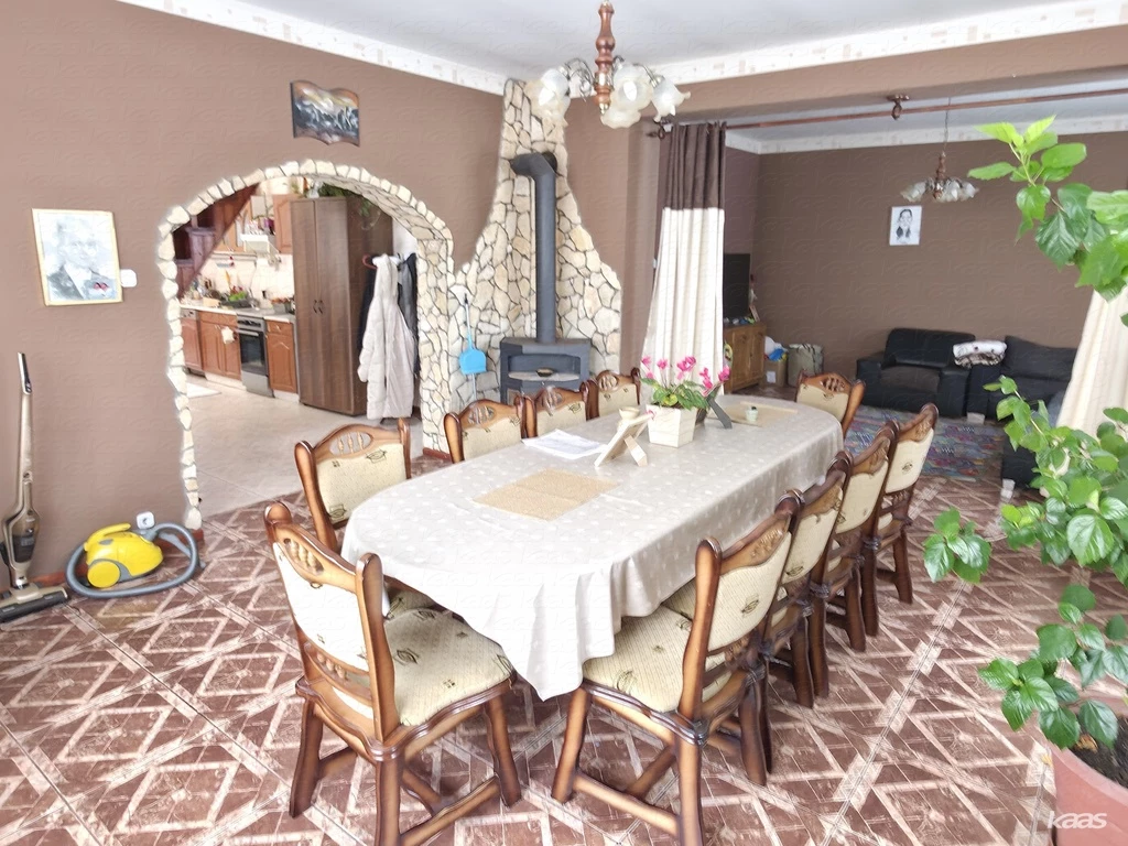 c3-1-name c2-1-name, Üllés, Belterület