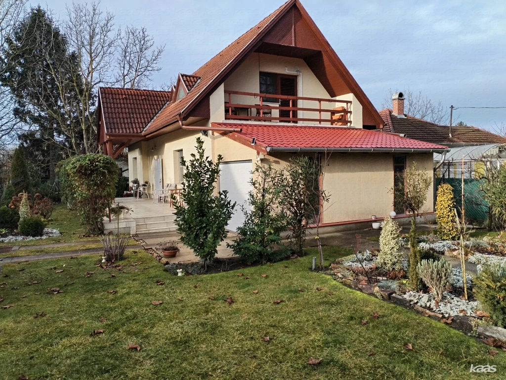 c3-1-name c2-1-name, Gárdony, Agárd