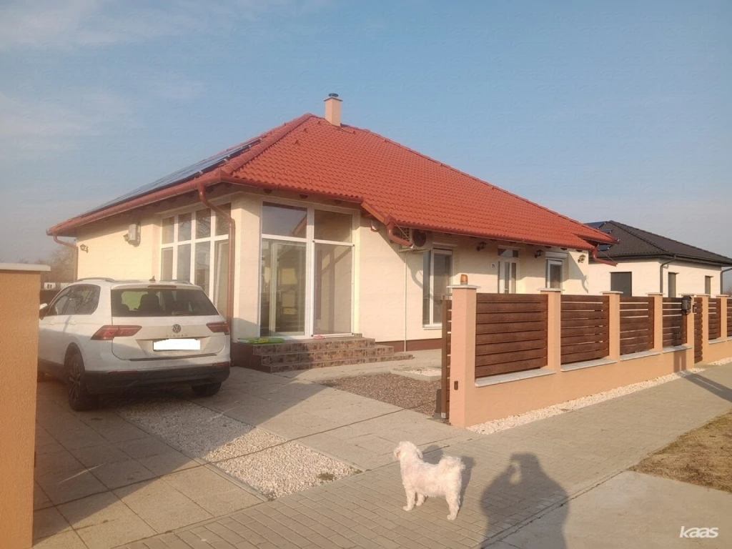 Családi ház | Mórahalmi 3 szobás, nagy nappalis,147 nm-es 2024-ben épült, igényes családi ház