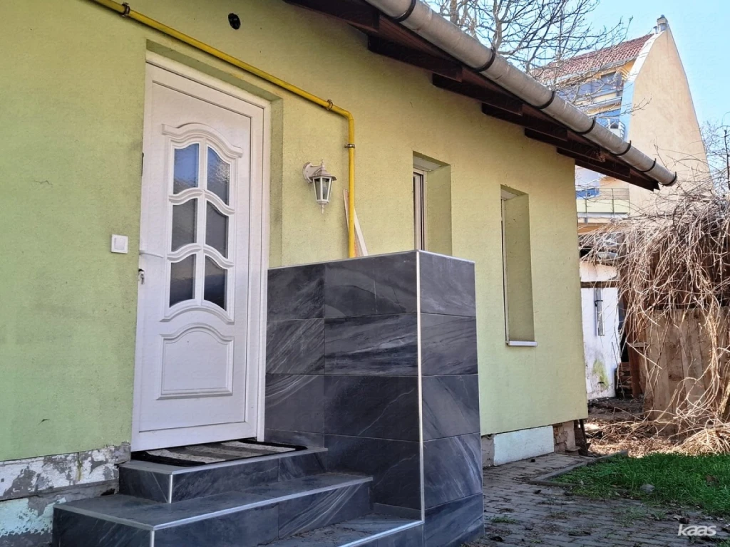 Házrészi lakás | Belvároshoz közel, udvari 40 m2-es, 2 szobás lakás
