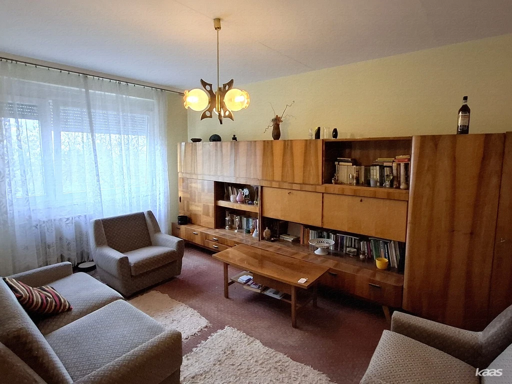 Panellakás csöndes helyen | Jó helyen, eladó 3. emeleti részben felújított 49 m2-es kétszobás klímás lakás.