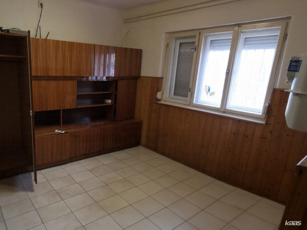 Üzlet/Ház Kiskundorozsmán | Üzletkén üzemelő, családi ház nagy mellék épülettel