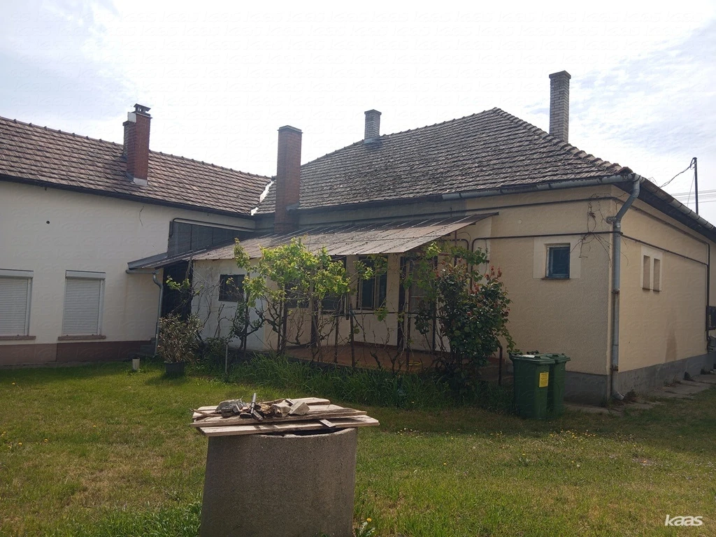 Családi ház | Mórahalom frekventált helyén, 3 lakásos, 180 nm-es családi ház