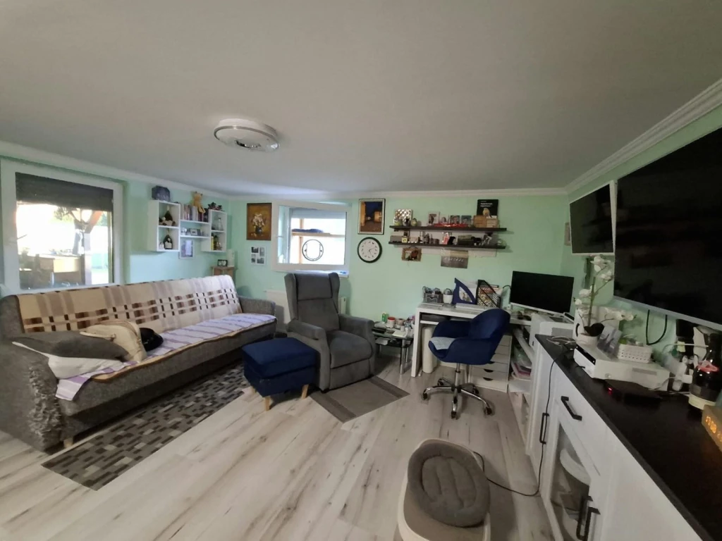 Kis ház, nagy lehetőség – 804 m²-es telekkel, Gyálarét szívében!