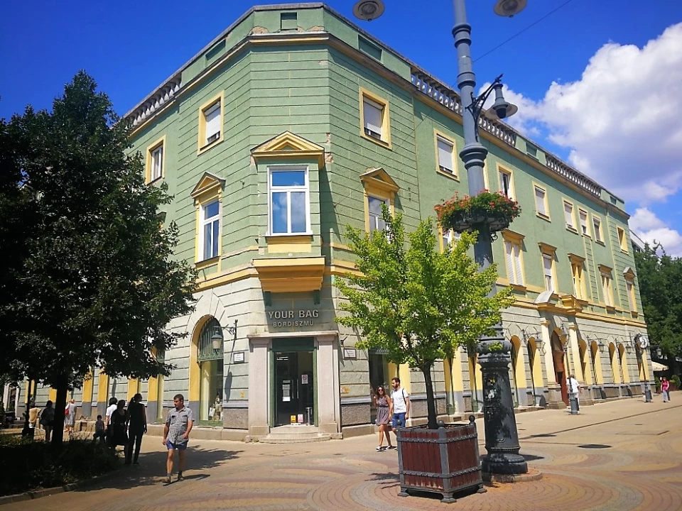 Kiadó téglalakás, Debrecen