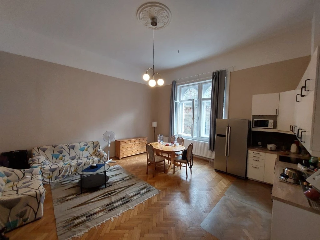 c3-2-name c2-19-name, Budapest VIII. kerület, Csokonai utca