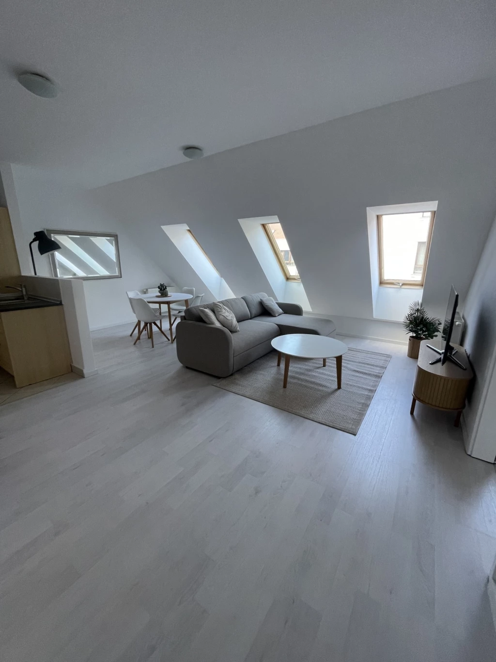 c3-2-name c2-19-name, Budapest VII. kerület, Holló utca