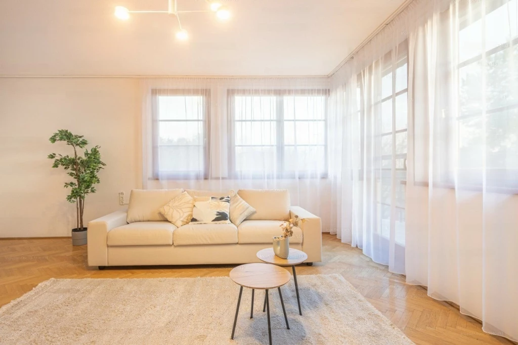 c3-2-name c2-19-name, Budapest II. kerület, Selyemakác utca