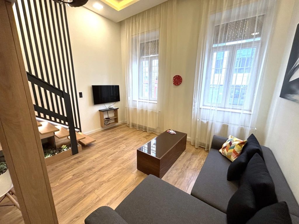 For rent brick flat, Budapest VI. kerület, Vörösmarty utca