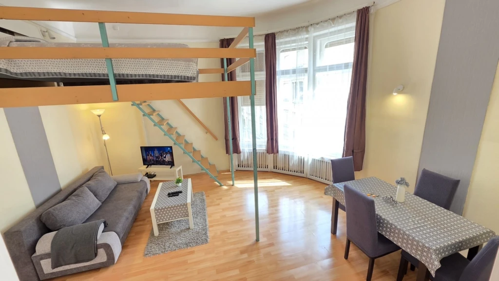 c3-2-name c2-19-name, Budapest V. kerület, Pilvax köz