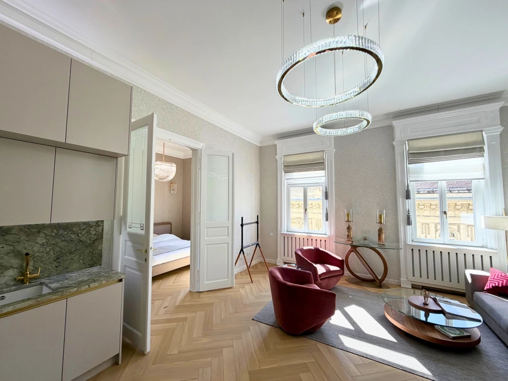 c3-2-name c2-19-name, Budapest V. kerület, Alkotmány utca