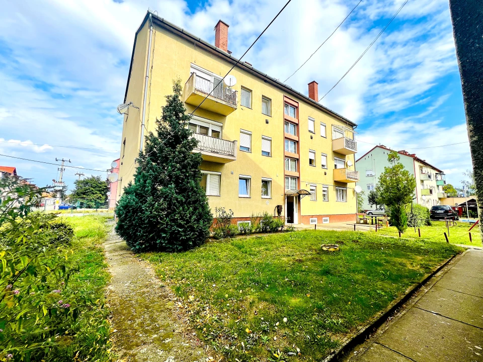 For sale brick flat, Téglás