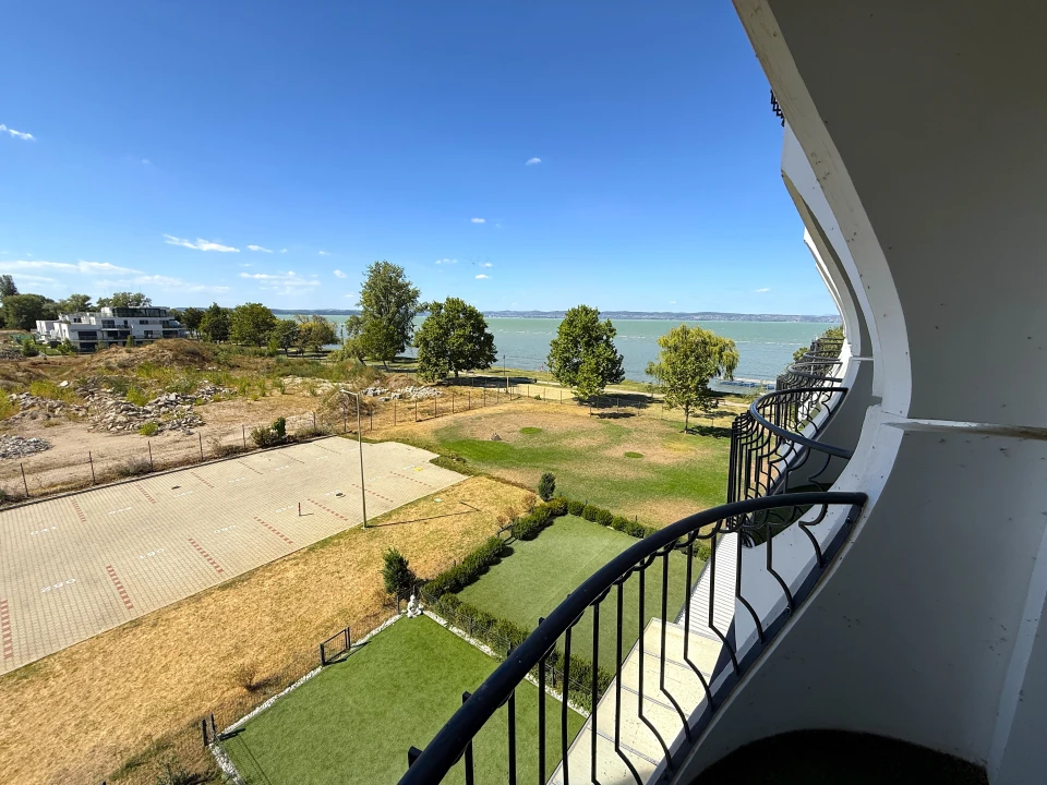 Eladó téglalakás, Siófok