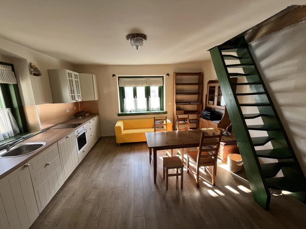 Eladó sorház, Pilisborosjenő, Templom utca2