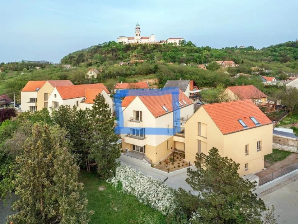 c3-1-name c2-19-name, Pannonhalma, Hunyadi utca10