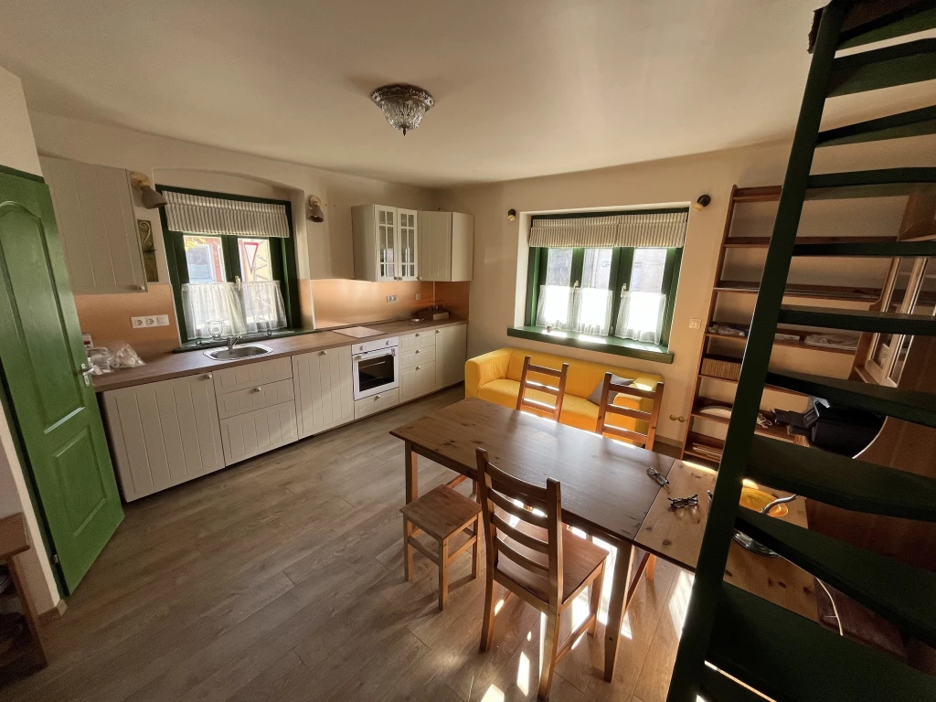 Kiadó téglalakás, Pilisborosjenő, Templom utca2