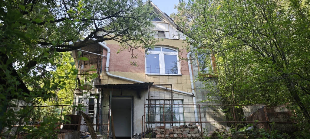 Eladó családi ház, Budapest III. kerület, Csúcshegy, Őzsuta utca