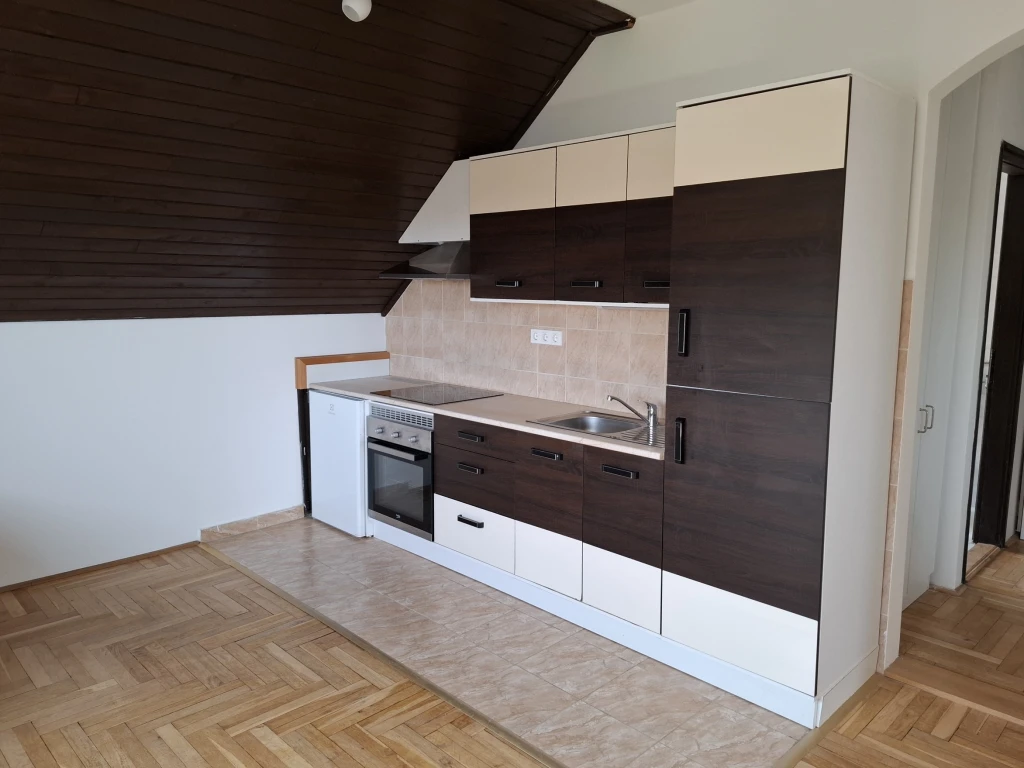 Kiadó téglalakás, Budapest III. kerület, Táborhegy, Körtvélyes utca
