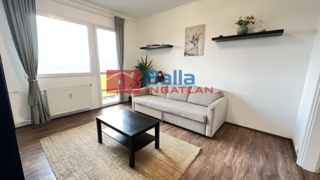 Eladó Átlagos Téglalakás