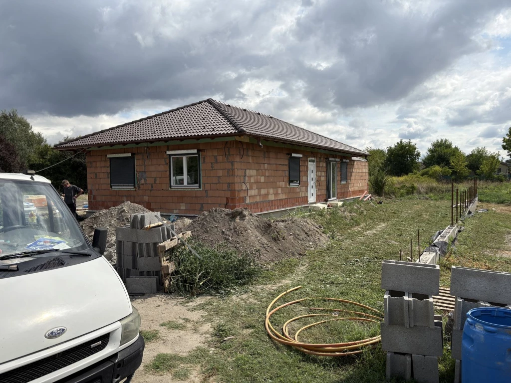 Szigetszentmárton, Vasút utca, 93 m²-es, ikerház, 3 szobás, kiváló állapotú