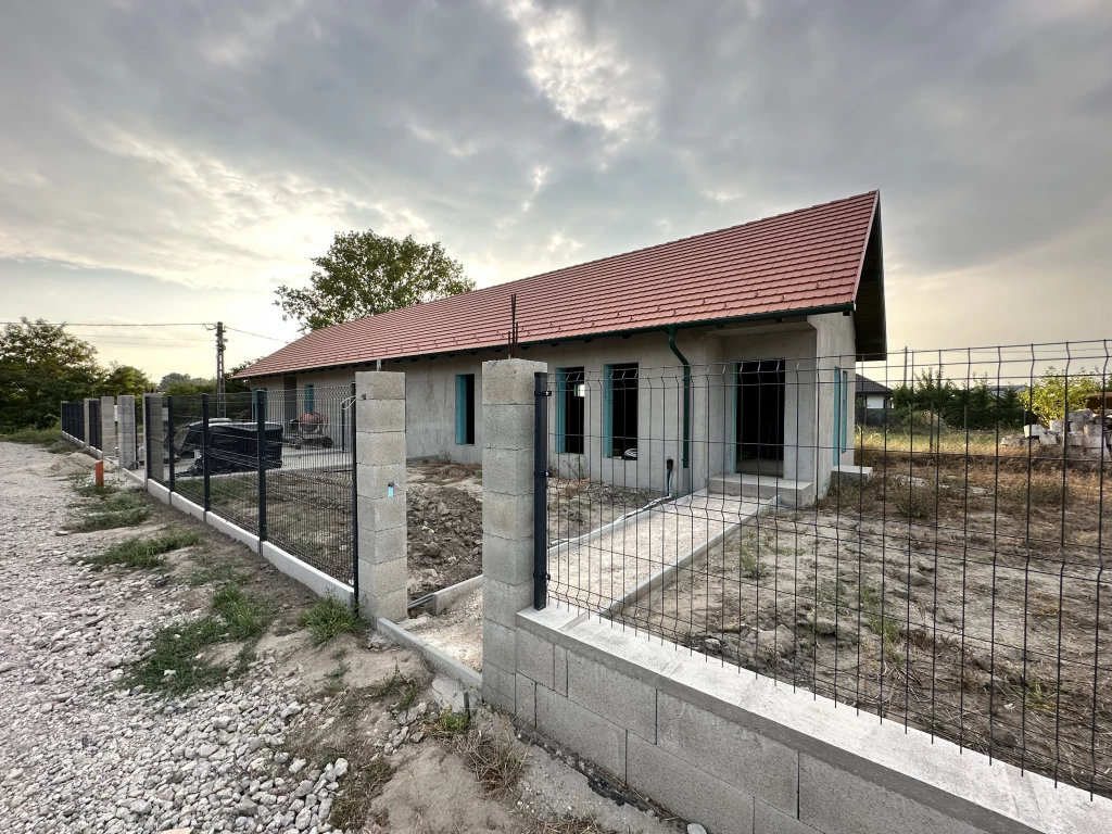 Ócsa, Igényes, 78 m²-es, ikerház, 4 szobás, kiváló állapotú