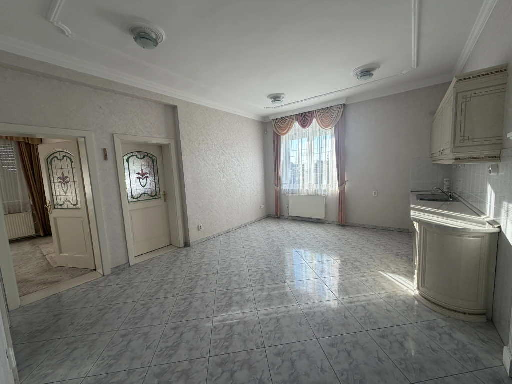 XXI. Kerület, Királyerdő, 340 m²-es, 4 generációs, családi ház