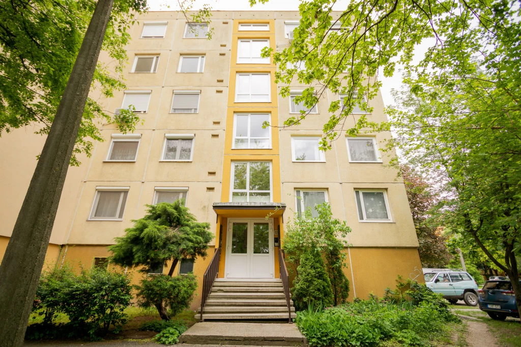 Esztergom, Bánomi utca, 64 m²-es, 3. emeleti, társasházi lakás