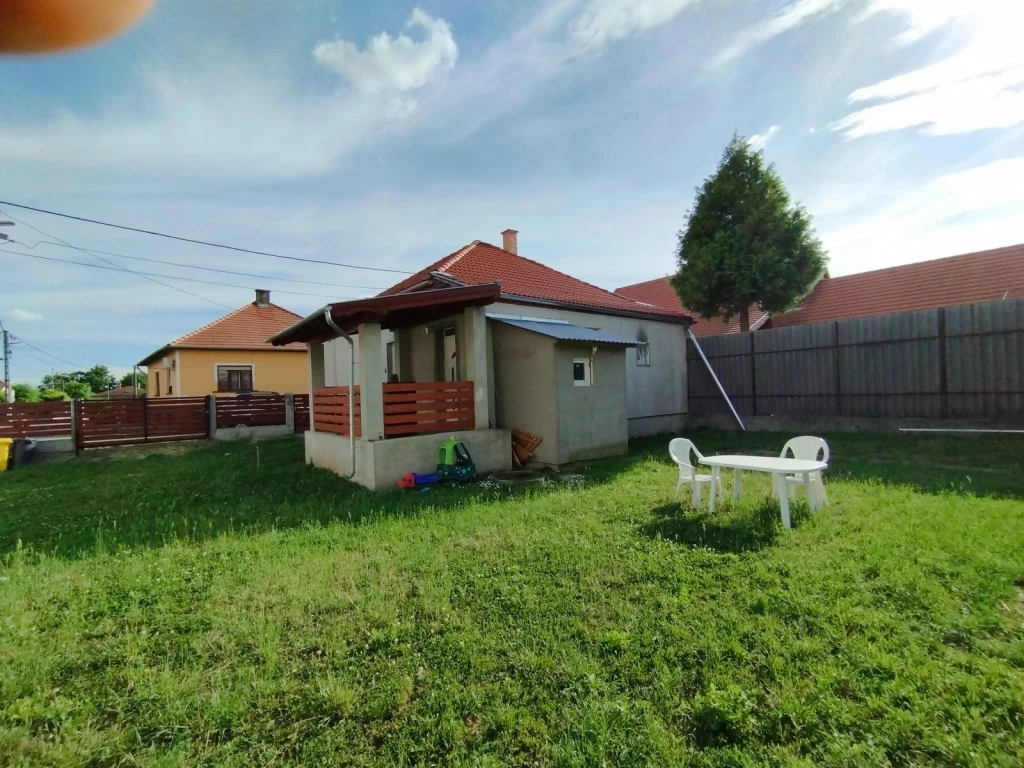 Dunaharaszti, óváros utca, 80 m²-es, családi ház, 2+1 félszobás