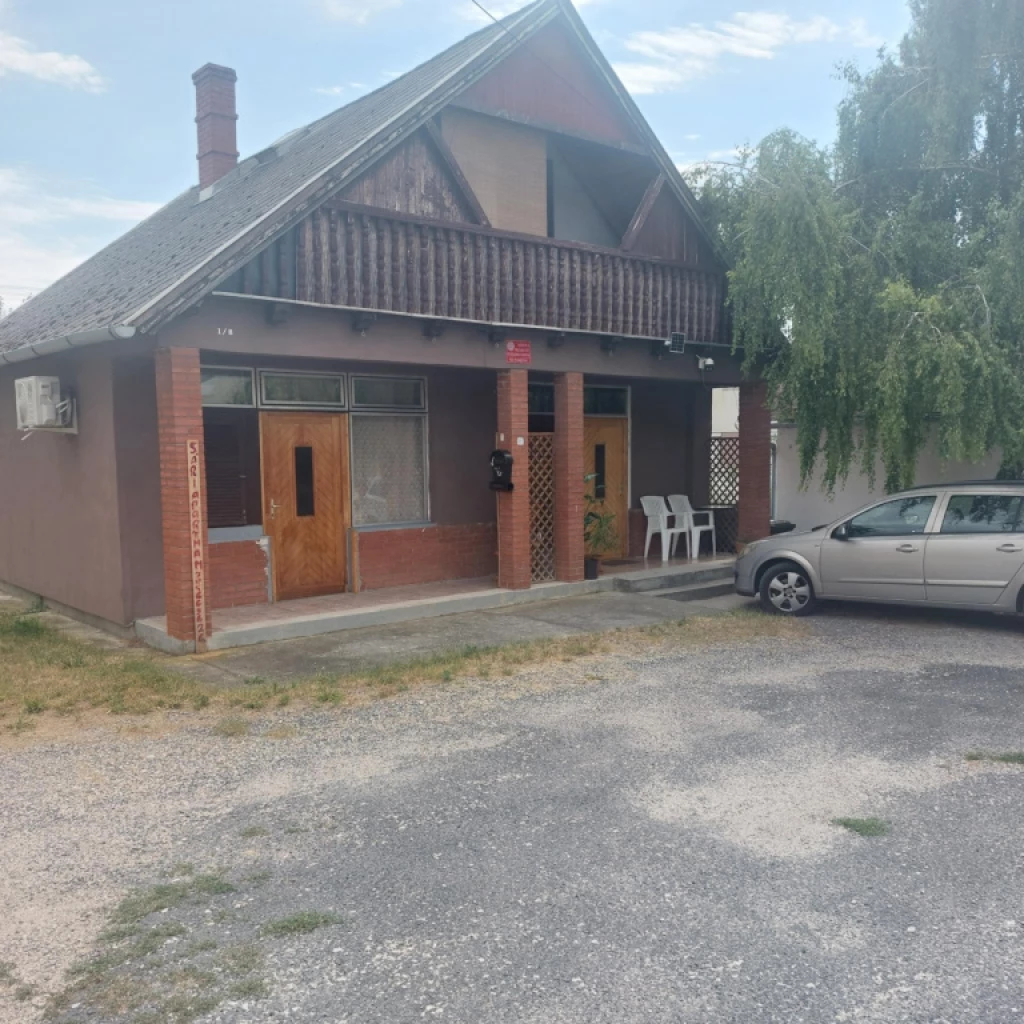Balatonfűzfő, TOBRUK, 83 m²-es, családi ház, 3 szobás, jó állapotú