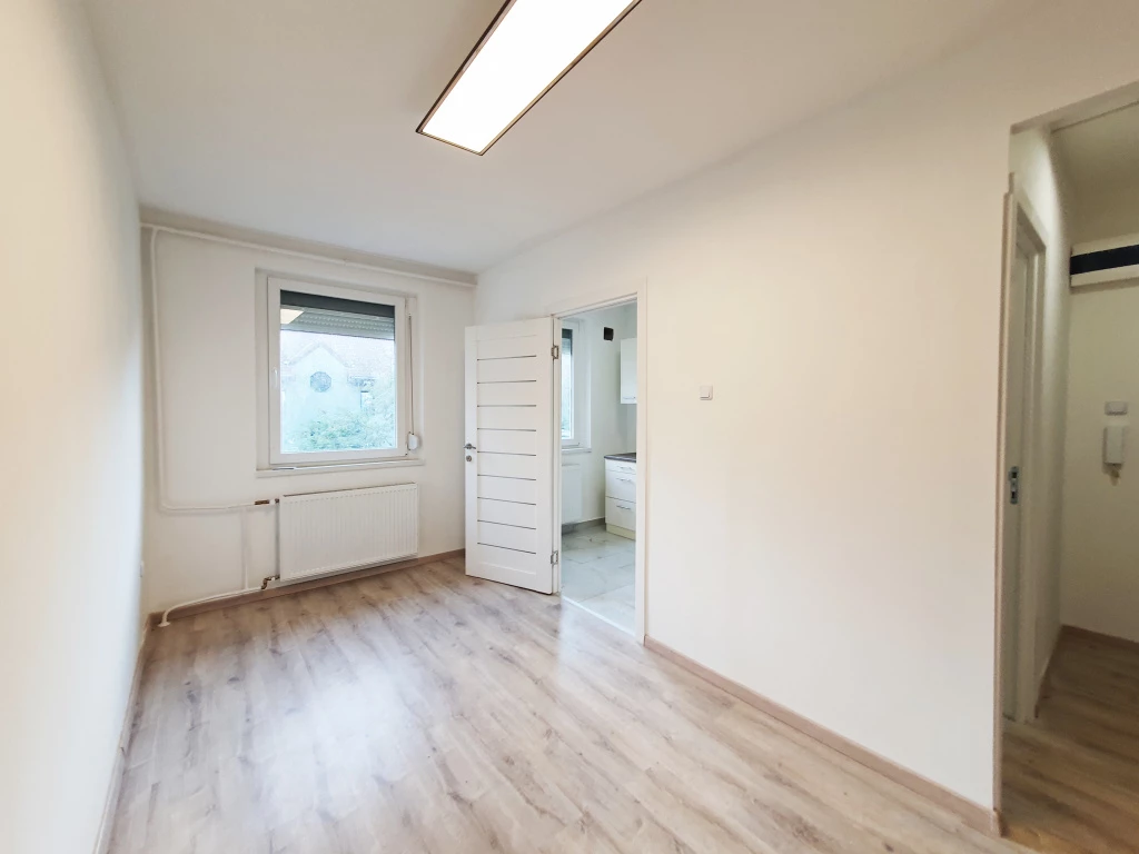 XVII. Kerület, Színes Házak, 57 m²-es, 4. emeleti, társasházi lakás