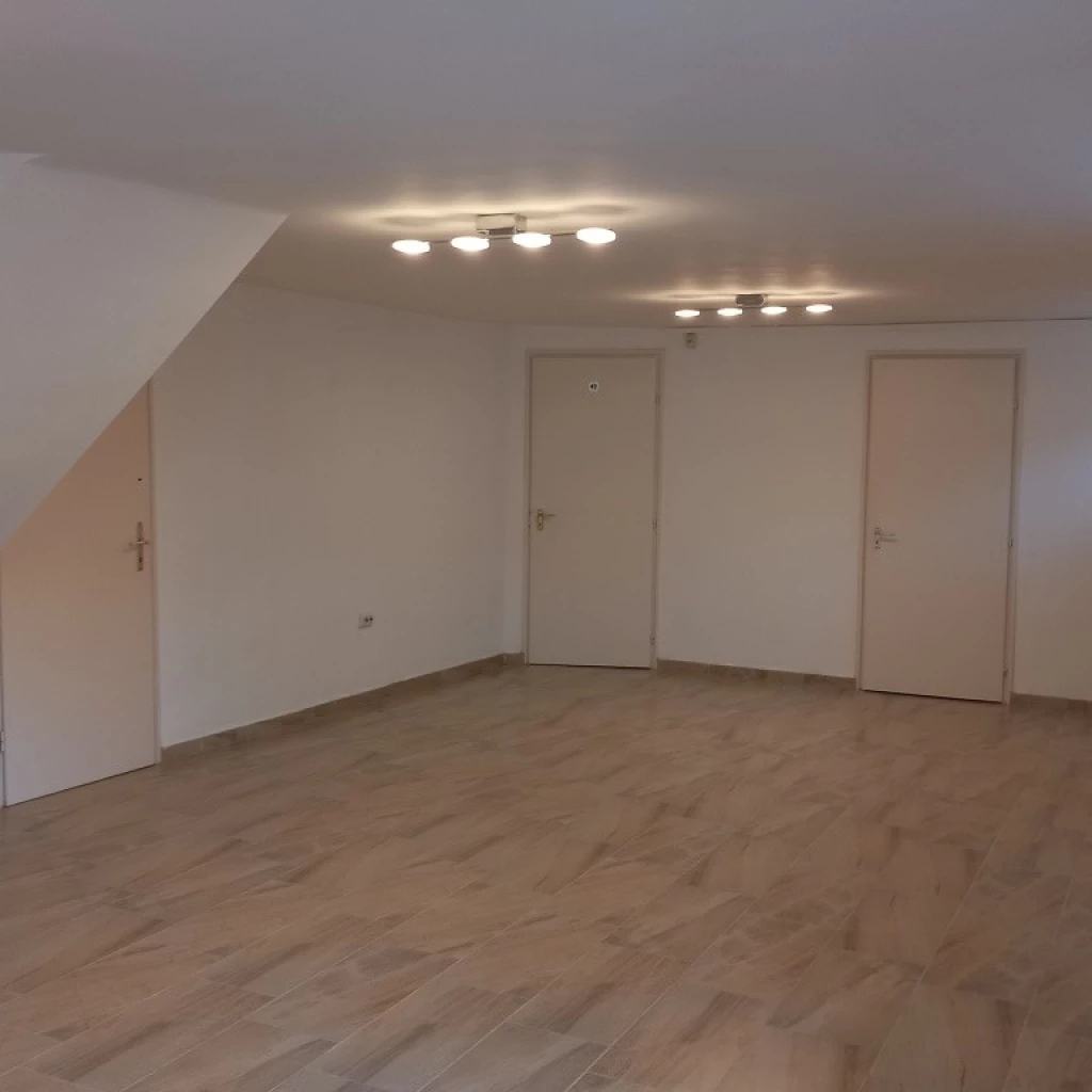 Szigethalom, Szigethalom központjában, 49 m²-es, üzlethelyiség utcai bejárattal