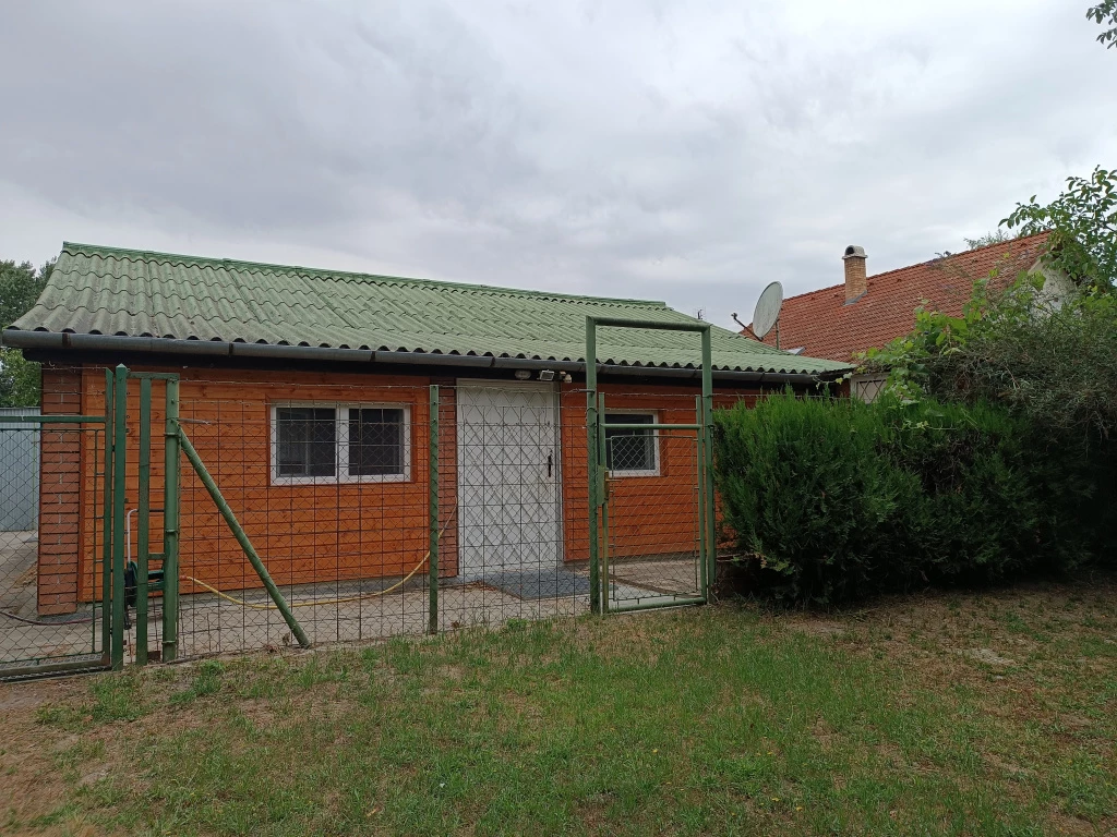 For sale house, Szigetbecse, 87m2-es alapterületű, saját vízparttal rendelkező Ház eladó!