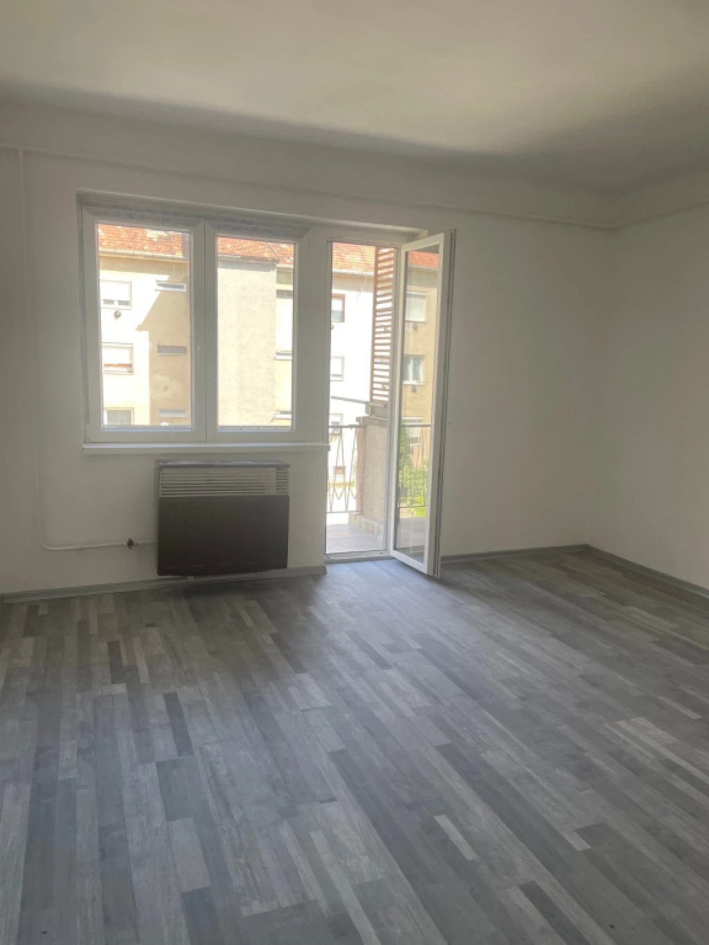 Ercsi, Tiszti lakótelep utca, 56 m²-es, 1. emeleti, társasházi lakás