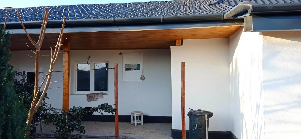 Szigetszentmiklós, hév közeli utca, 55 m²-es, családi ház, 2 szobás